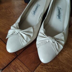 Dominique Cream Bow Accent Flats 7.5N